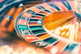 Mega999 တိုက်ရိုက်ကာစီနို — Live Dealer နှင့် Baccarat ကစားနေသော မြင်ကွင်း
